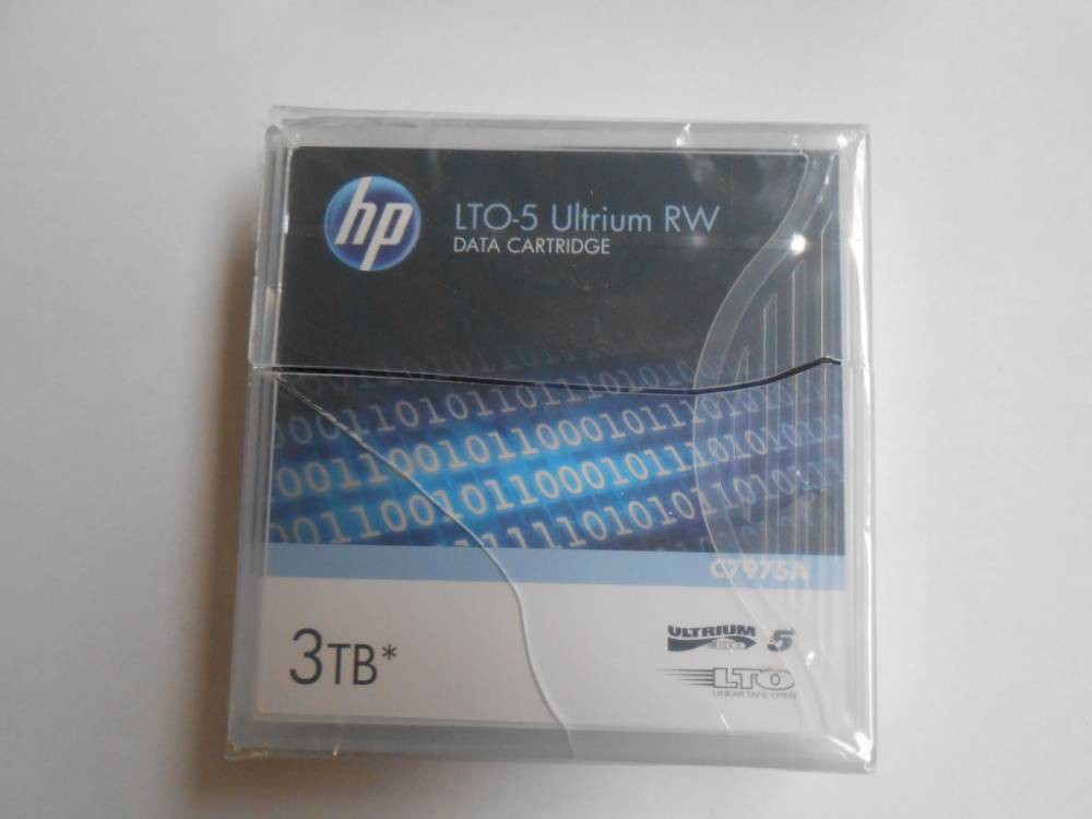 HPE C7975A Medio de respaldo de almacenamiento Cartucho de datos vacío 1.5 TB LTO 1.26 cm